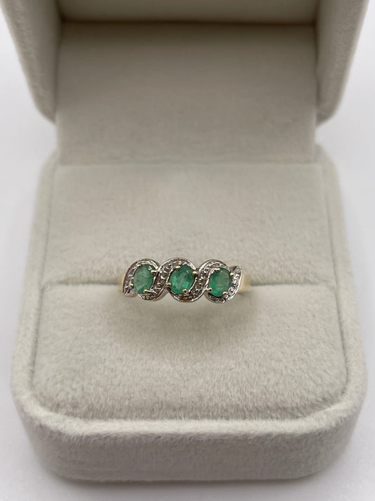 9ct gold emerald and diamond ring