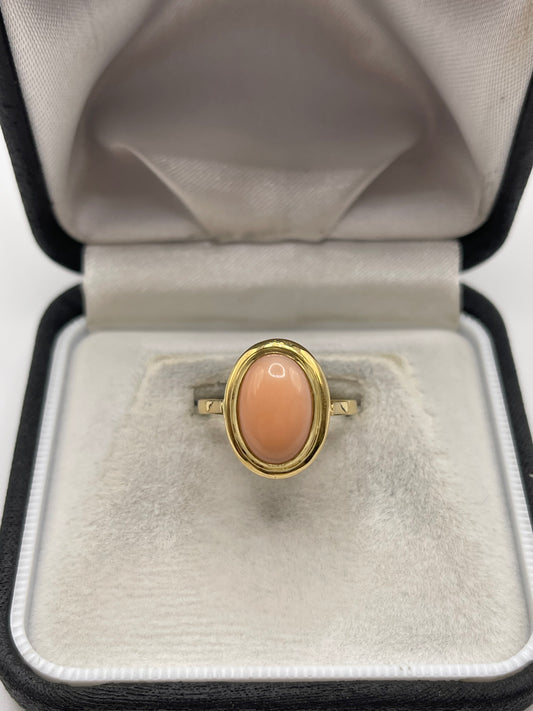 18ct gold coral ring
