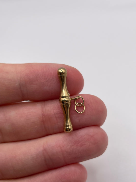 9ct gold T bar pendant