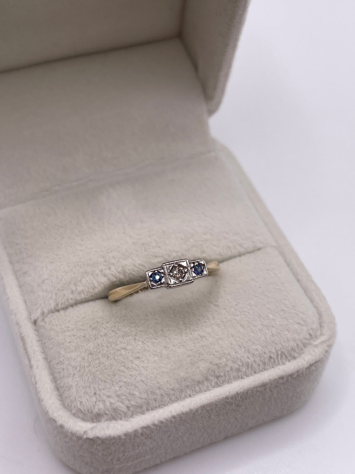 9ct gold palladium sapphire and diamond ring