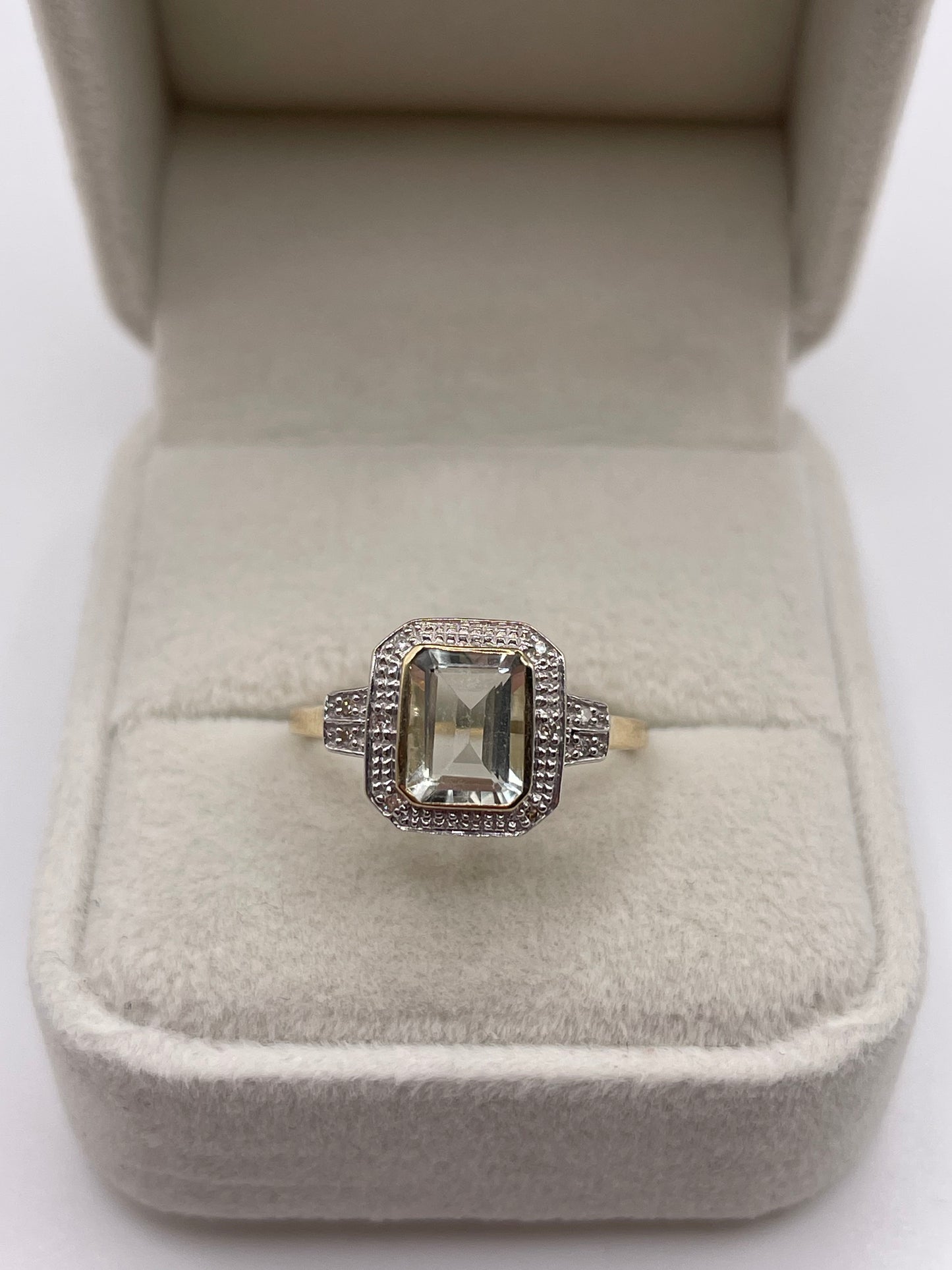 9ct gold aquamarine and diamond ring