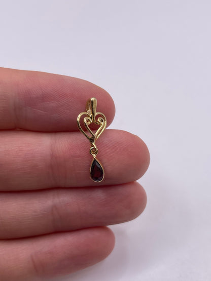 9ct gold garnet pendant