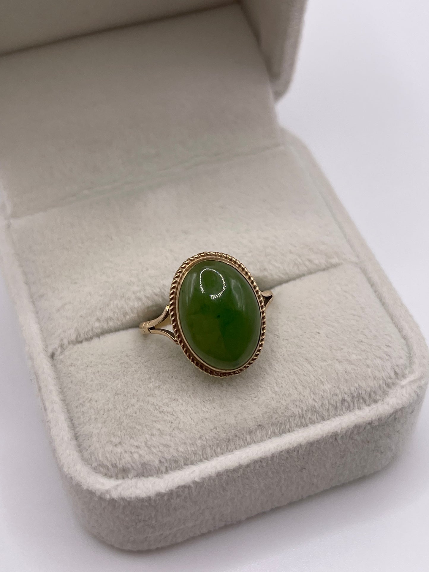 9ct gold jade ring