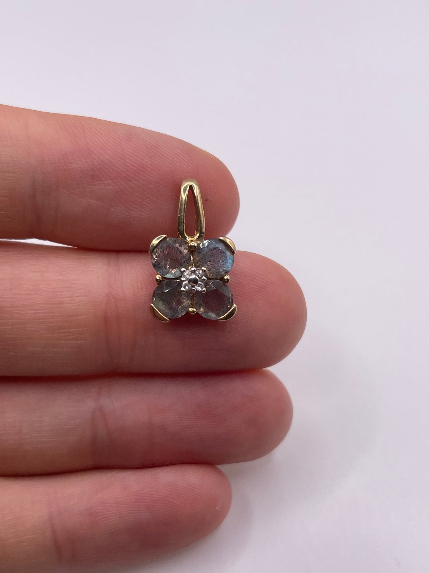 9ct gold labradorite pendant
