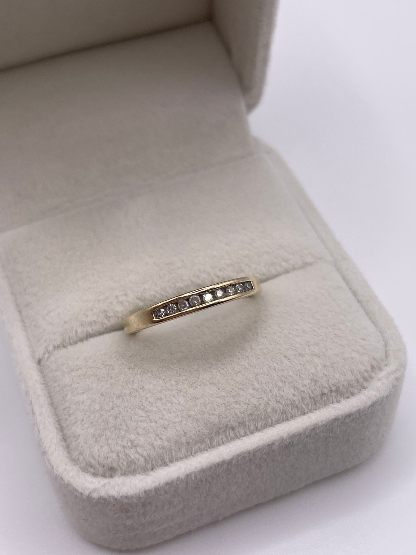 9ct gold diamond ring