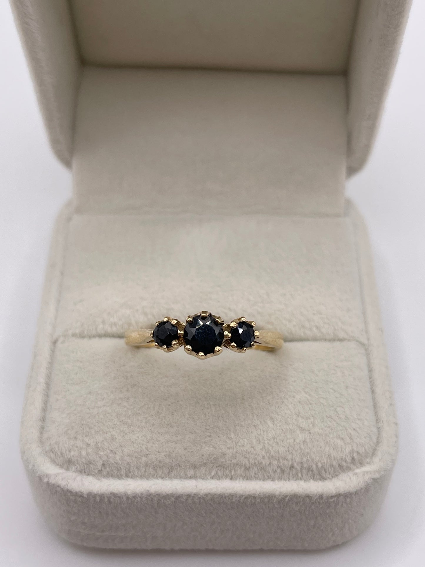 9ct gold sapphire ring