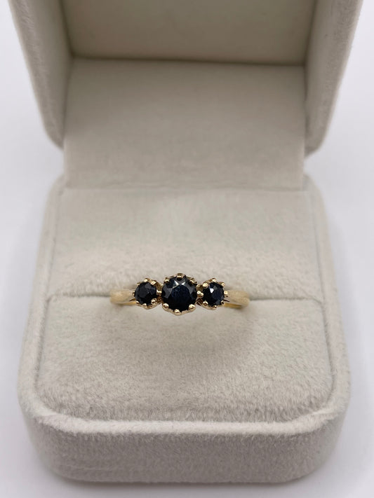 9ct gold sapphire ring