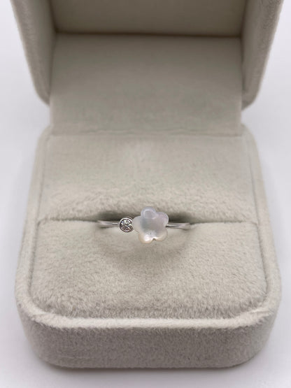 18ct white gold mother of pearl and diamond ring