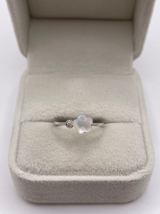18ct white gold mother of pearl and diamond ring
