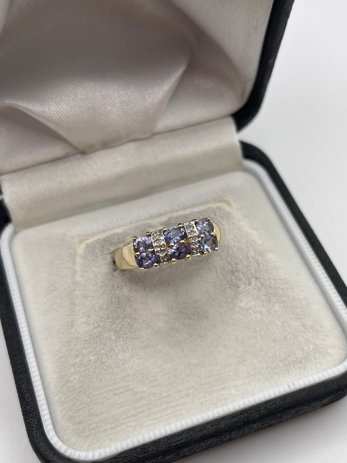 9ct gold tanzanite and diamond ring