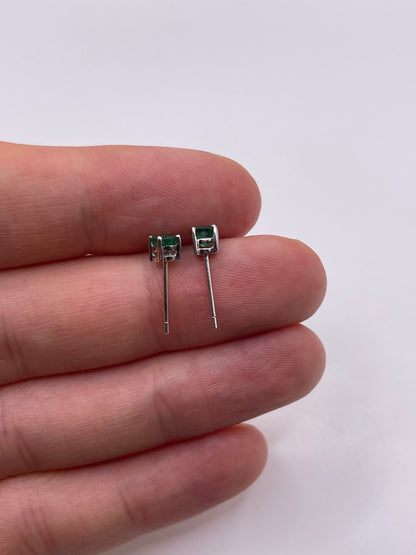 18ct white gold emerald stud earrings