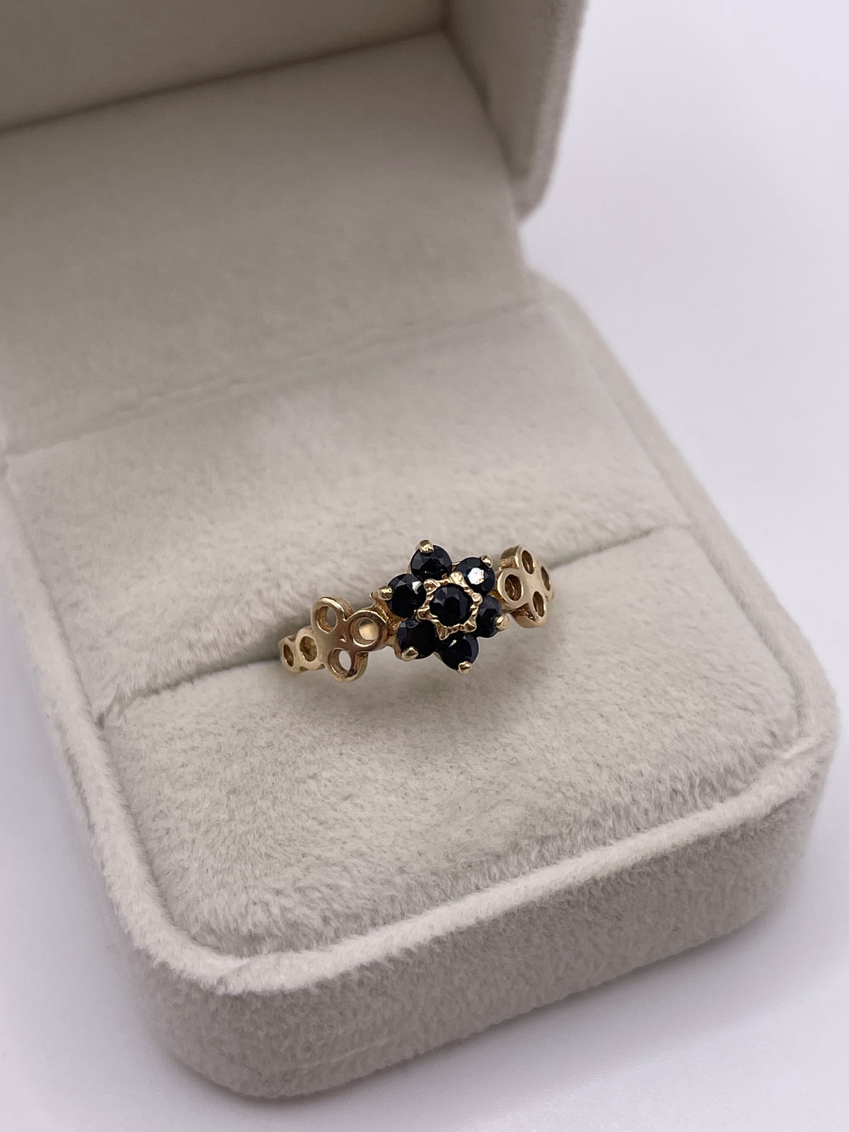 9ct gold sapphire cluster ring