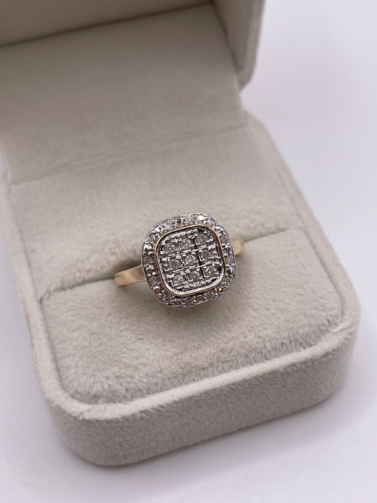 9ct gold diamond cluster ring