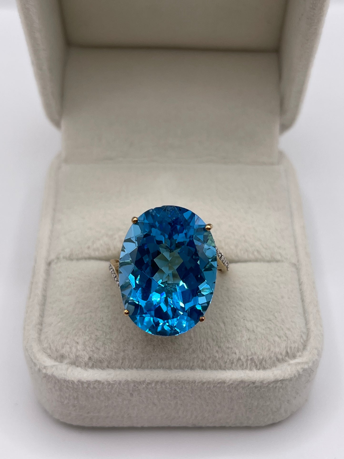 9ct gold blue topaz and diamond ring