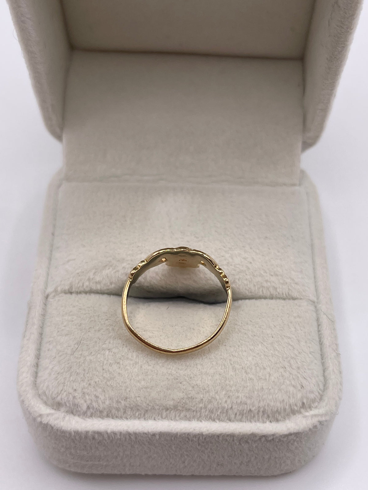 9ct gold claddagh ring