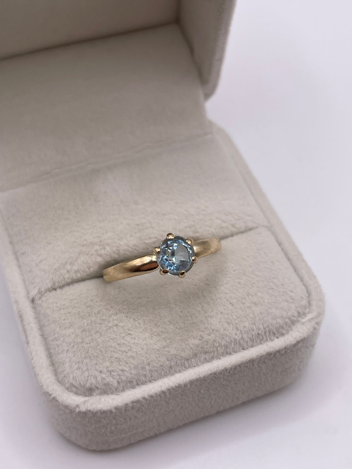 9ct gold topaz ring