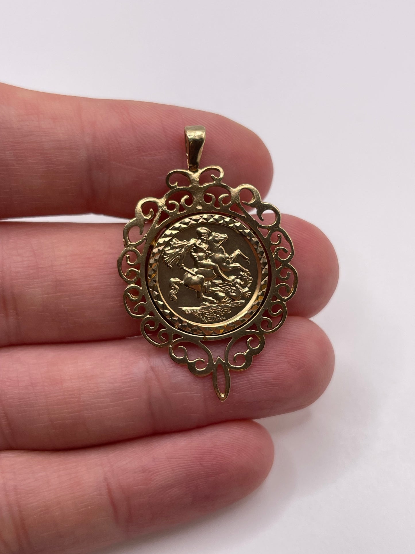 9ct gold St George medallion pendant