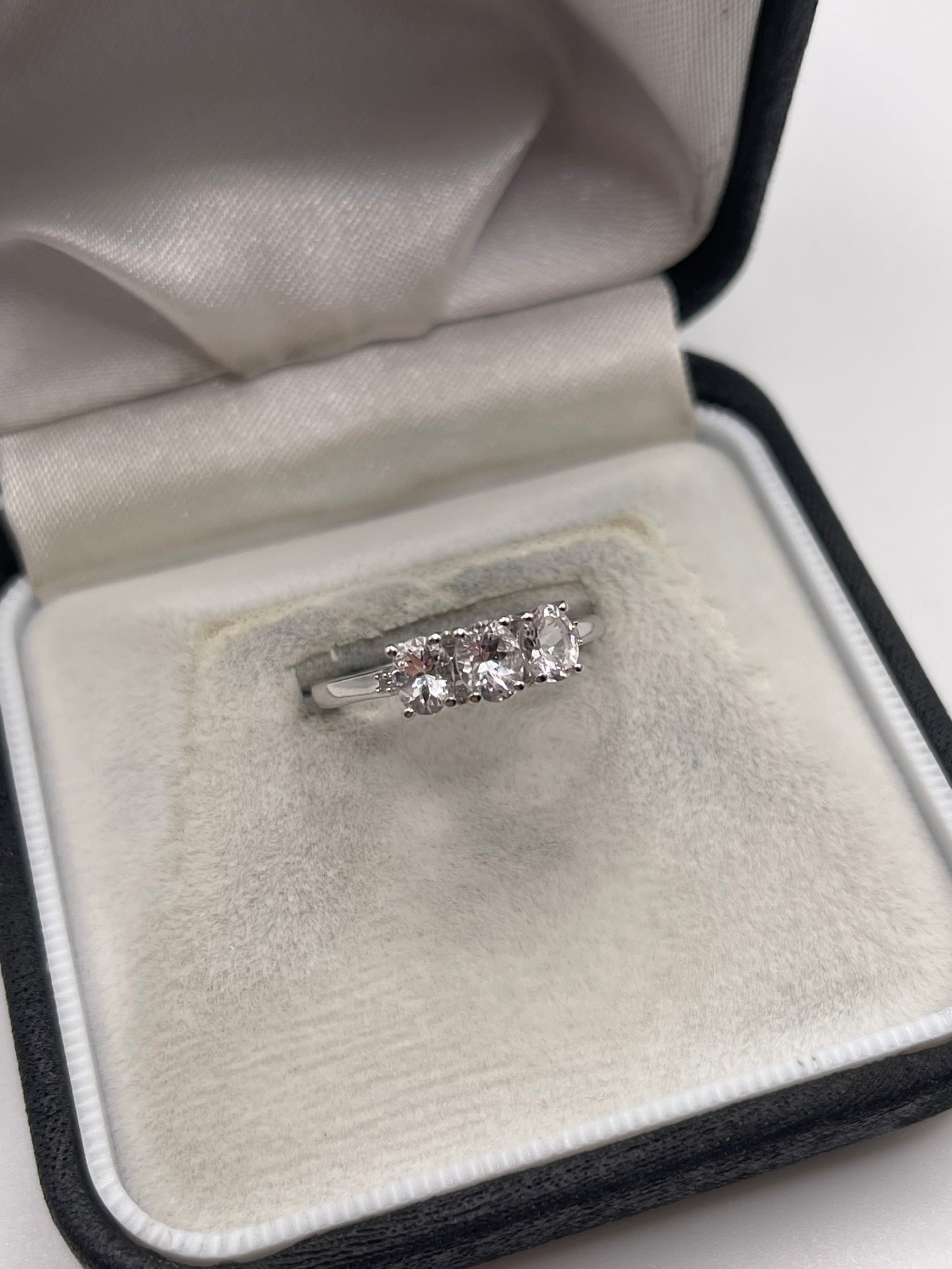 9ct gold kunzite and diamond ring