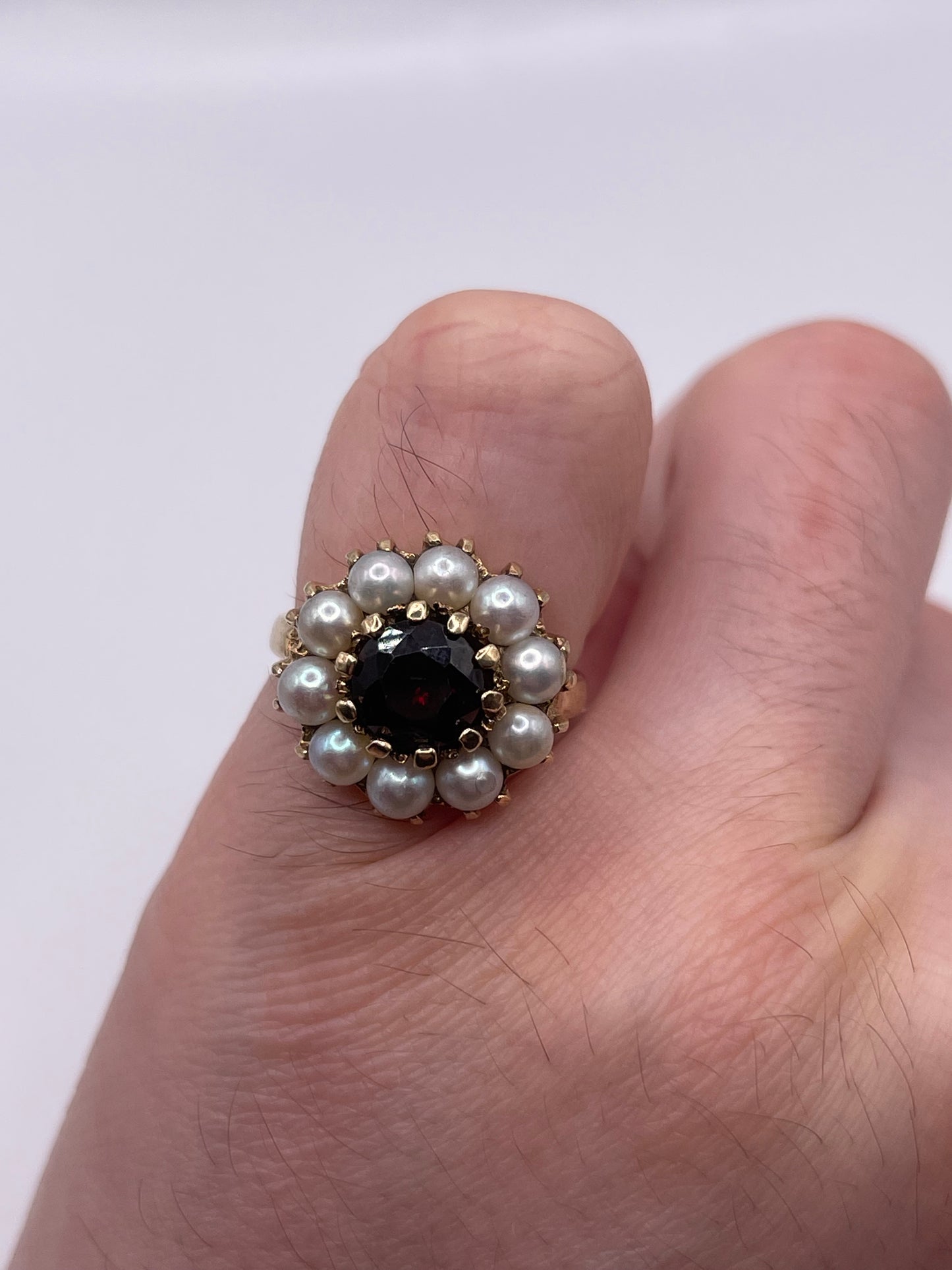 9ct gold garnet and pearl ring