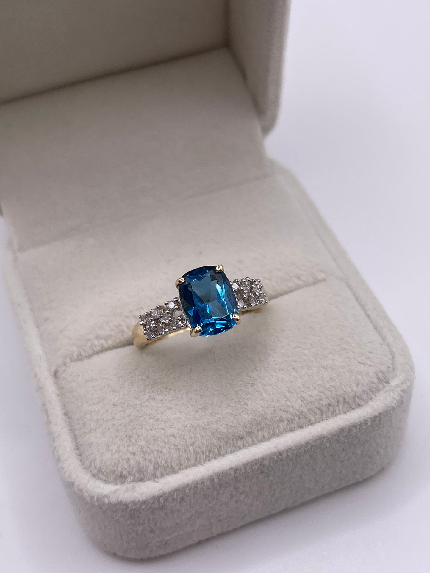 9ct gold topaz and diamond ring