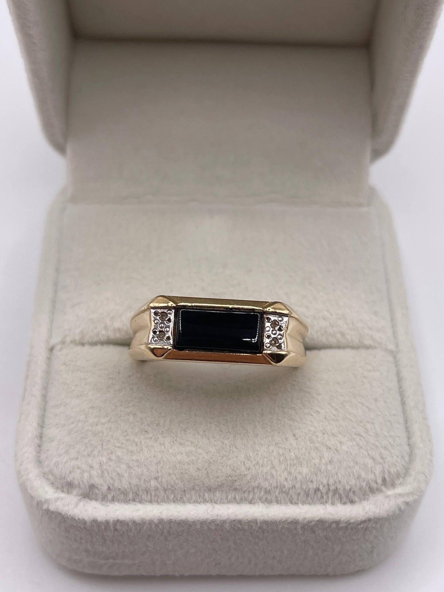 9ct gold onyx and diamond ring