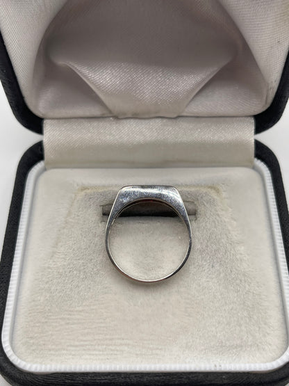 9ct white gold spinel ring