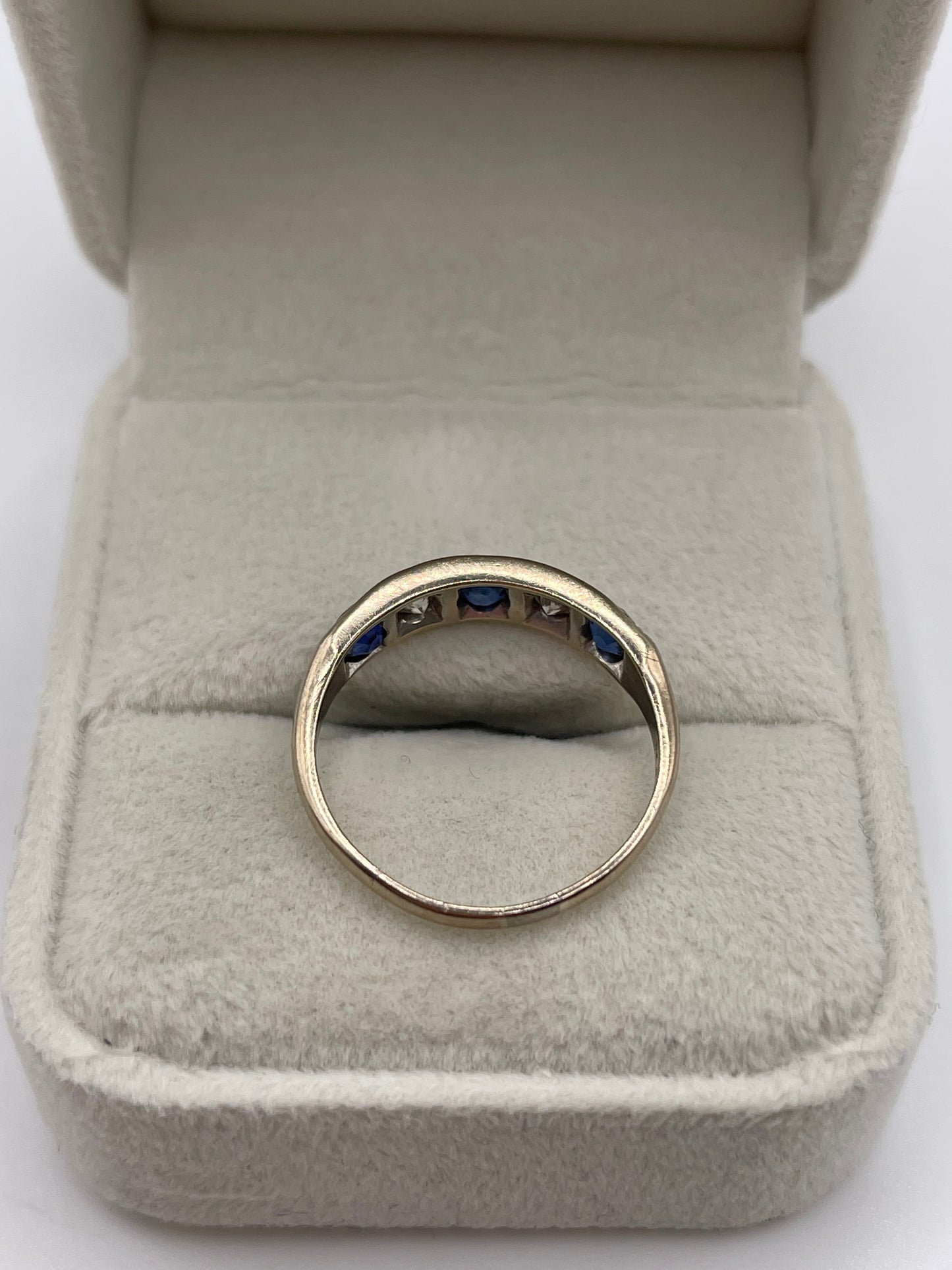 18ct gold sapphire and diamond ring