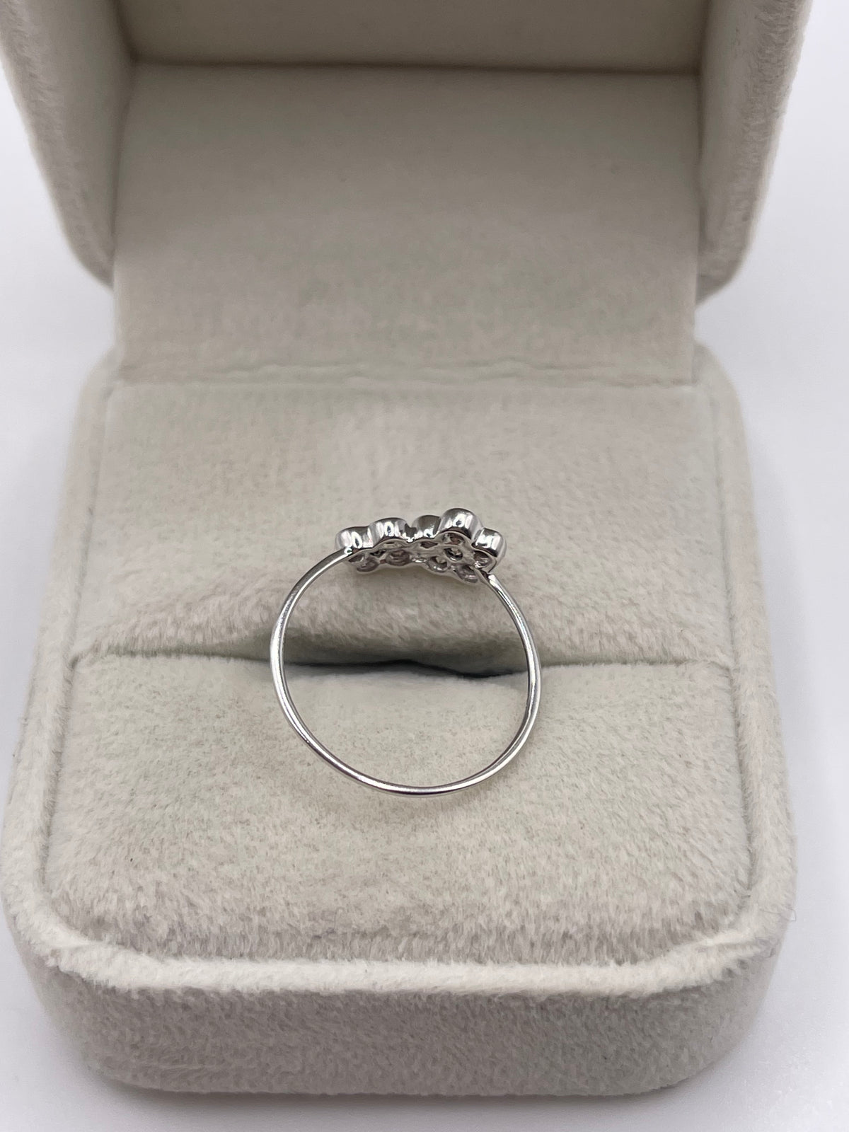 18ct white gold diamond cluster ring