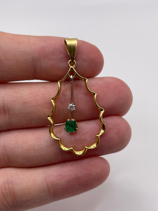 18ct gold emerald and diamond pendant