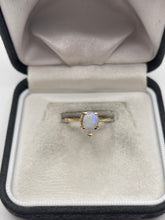 Load image into Gallery viewer, 9ct gold opal ring
