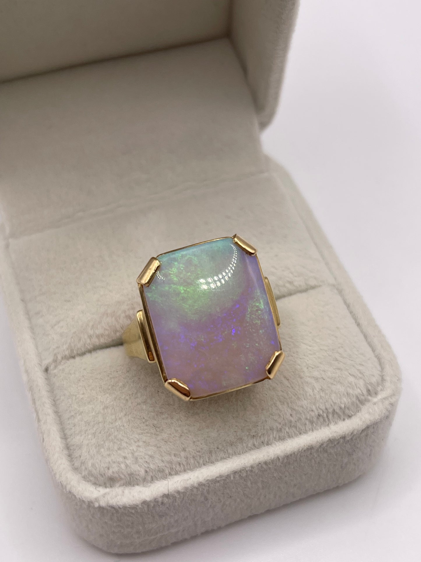 14ct gold opal ring