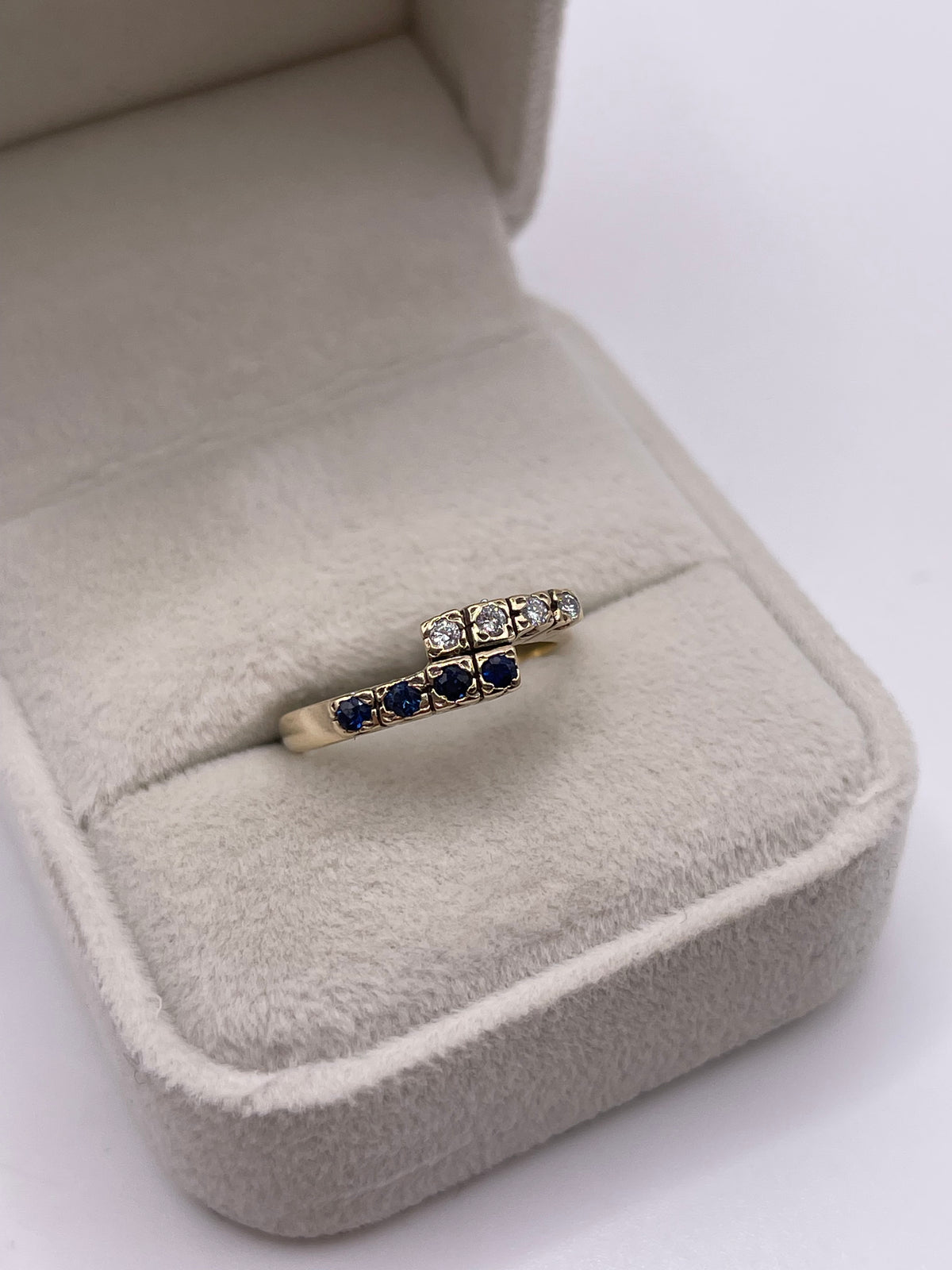 9ct gold sapphire and diamond ring
