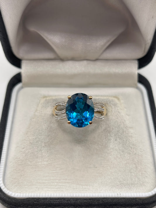 9ct gold topaz and zircon ring