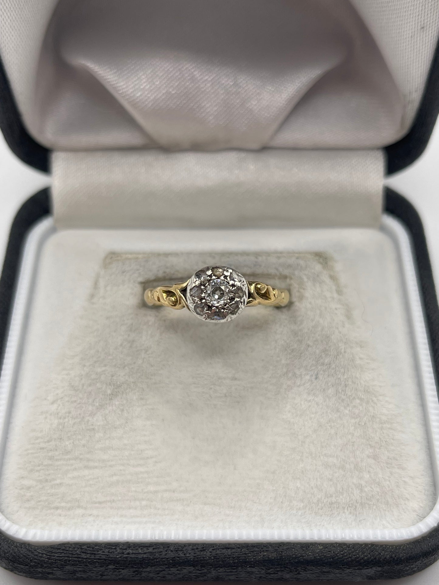 Antique 18ct gold diamond cluster ring