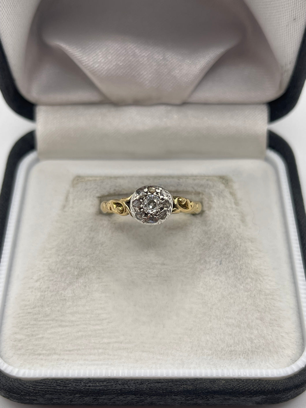 Antique 18ct gold diamond cluster ring