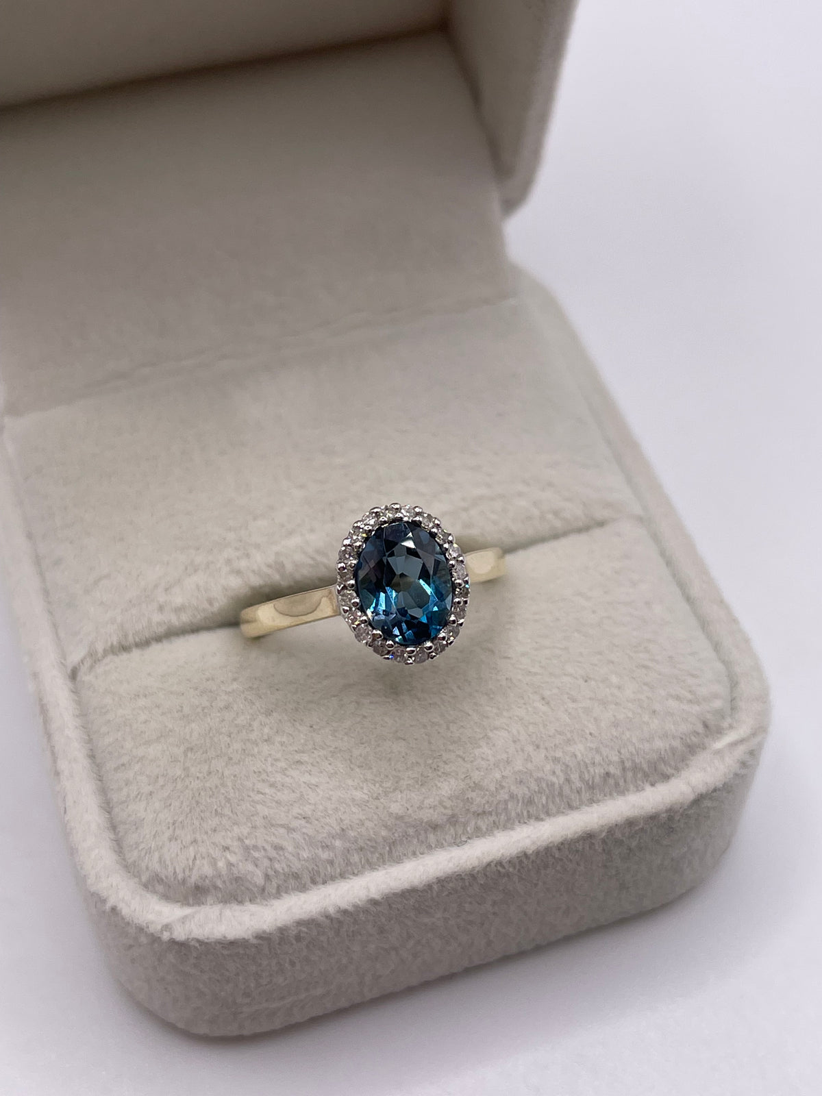 9ct gold topaz and diamond ring