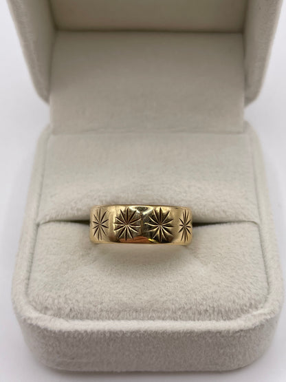 9ct gold patterned band