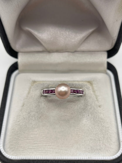 9ct white gold pearl and garnet ring
