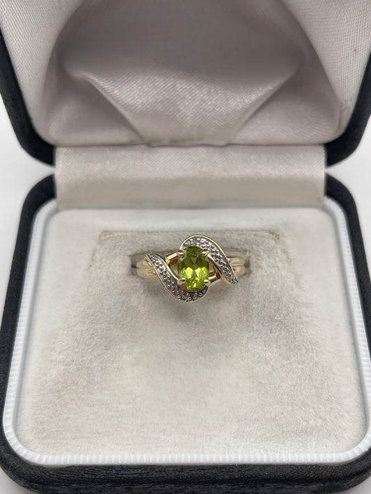9ct gold peridot and diamond ring
