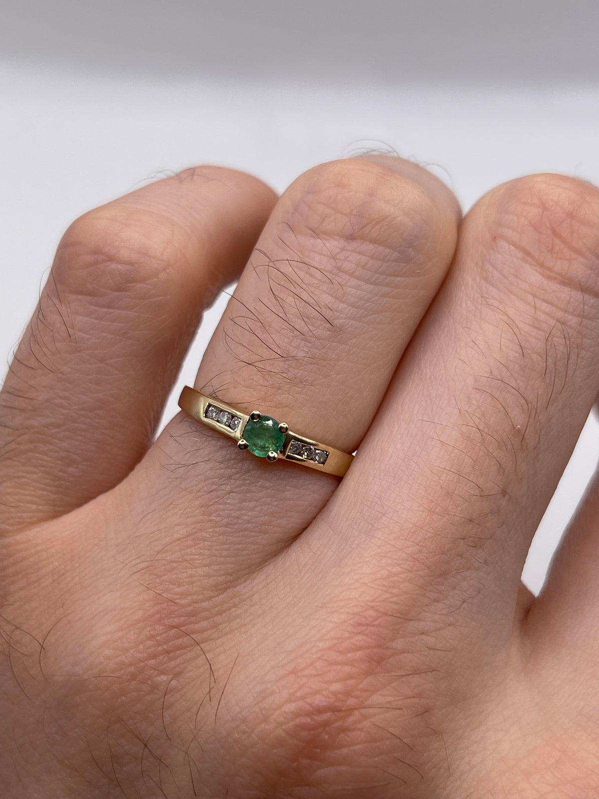 9ct gold emerald and diamond ring