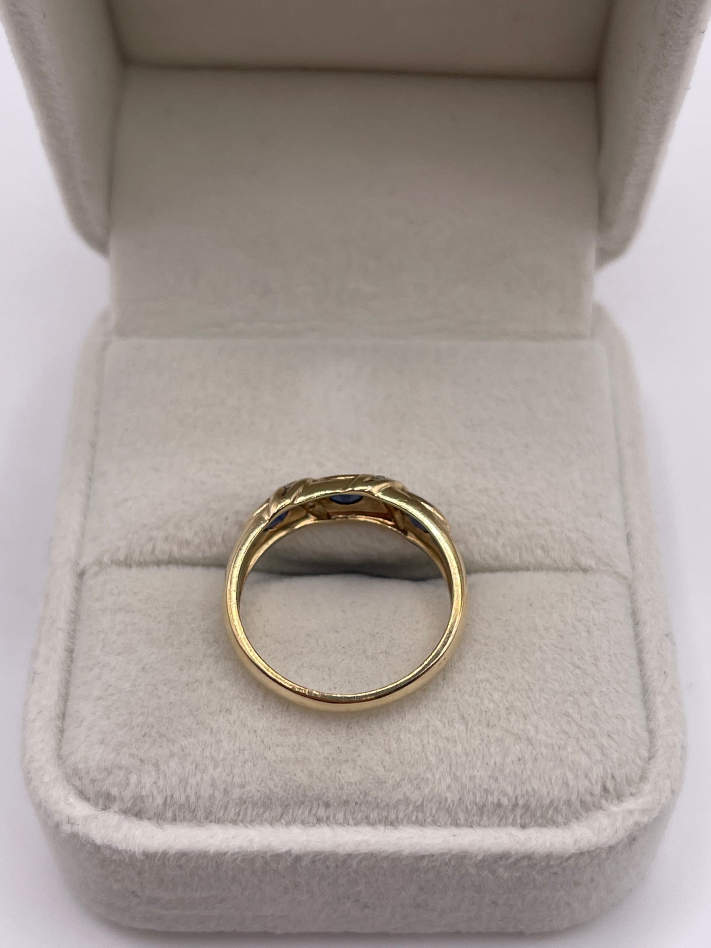9ct gold sapphire and diamond ring