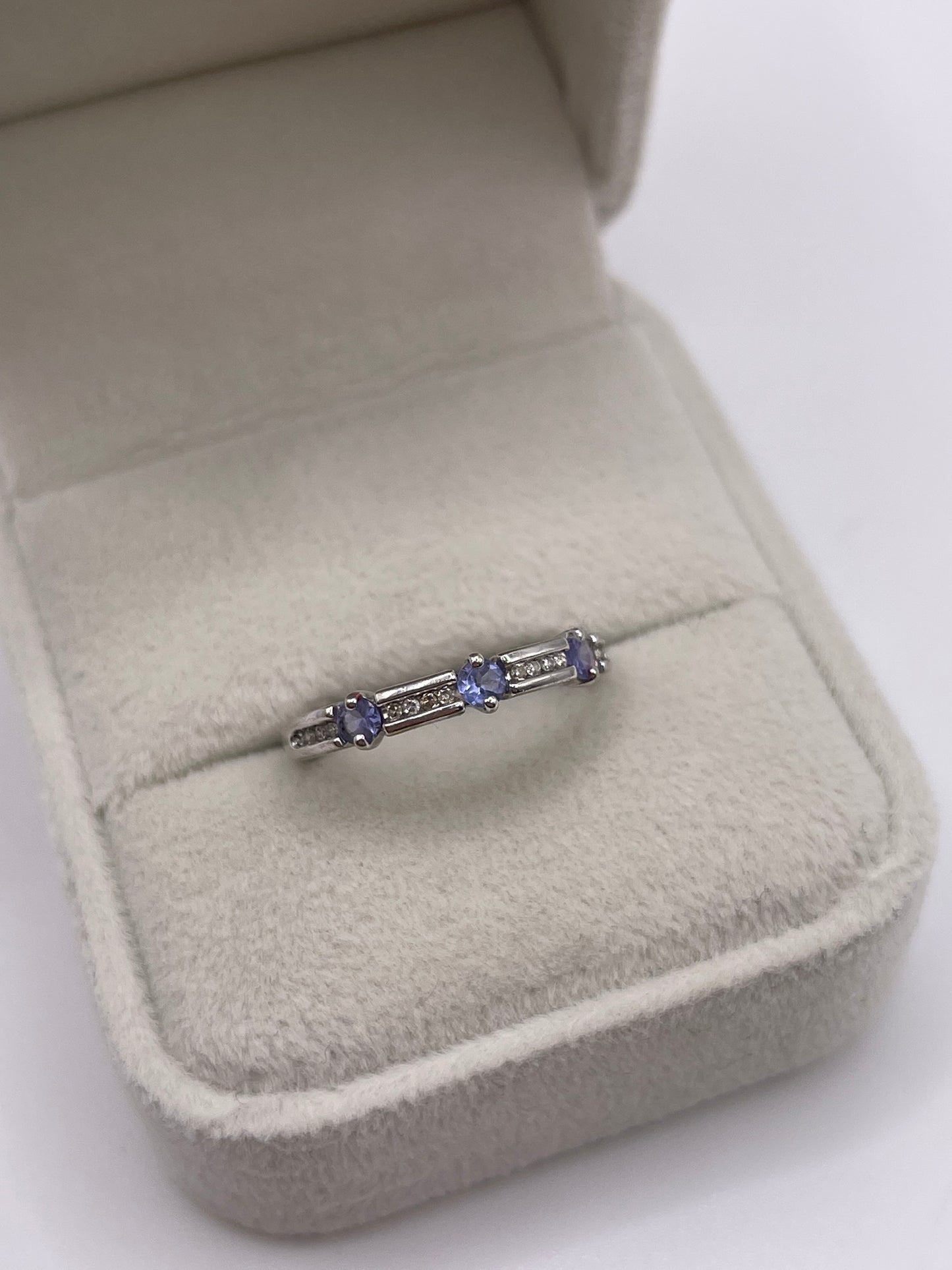 9ct white gold tanzanite and diamond ring