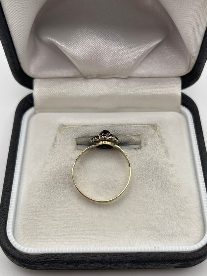 Antique 9ct gold garnet ring