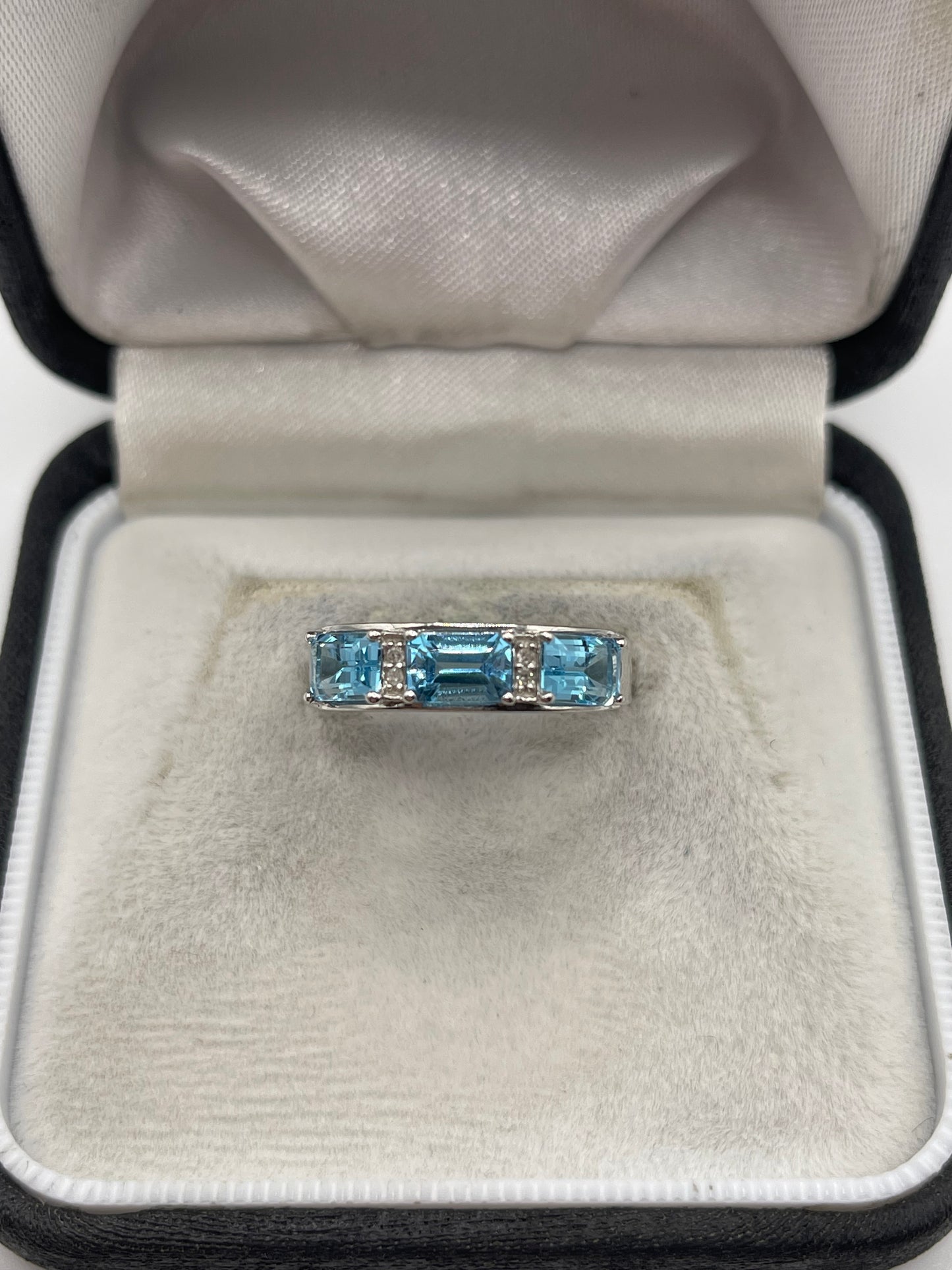 9ct white gold topaz and diamond ring