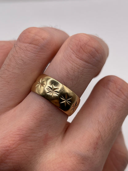 9ct gold patterned band