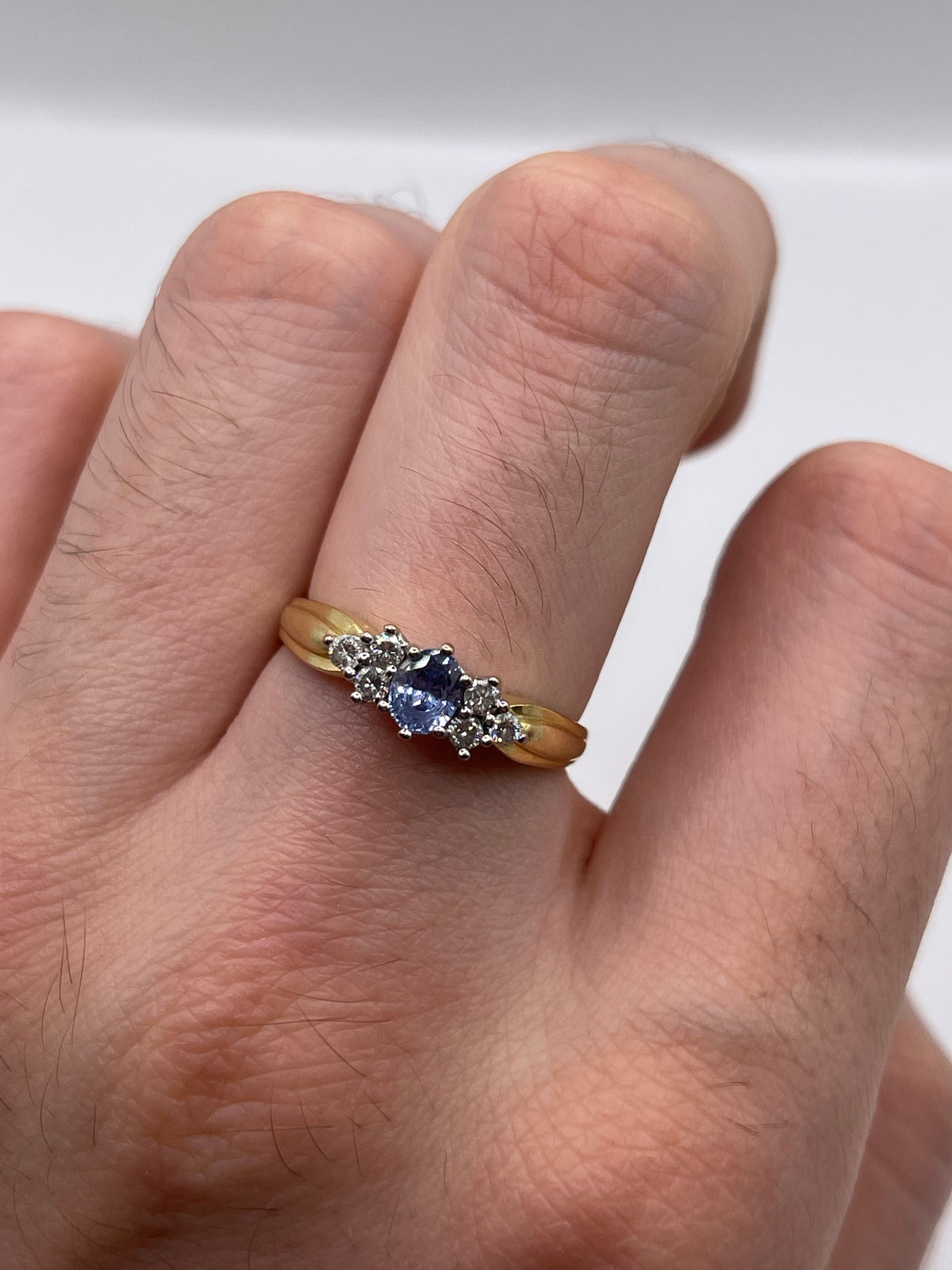 18ct gold sapphire and diamond ring