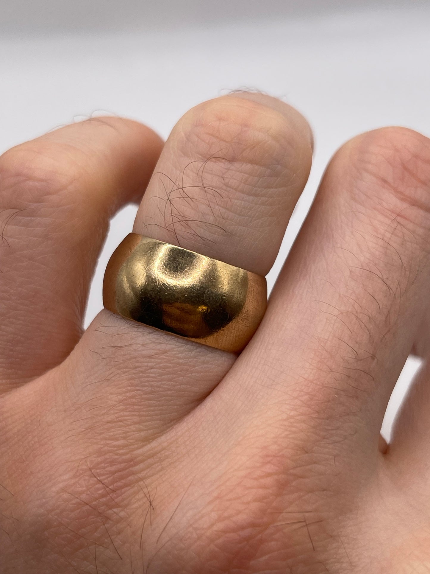 Heavy 9ct gold band