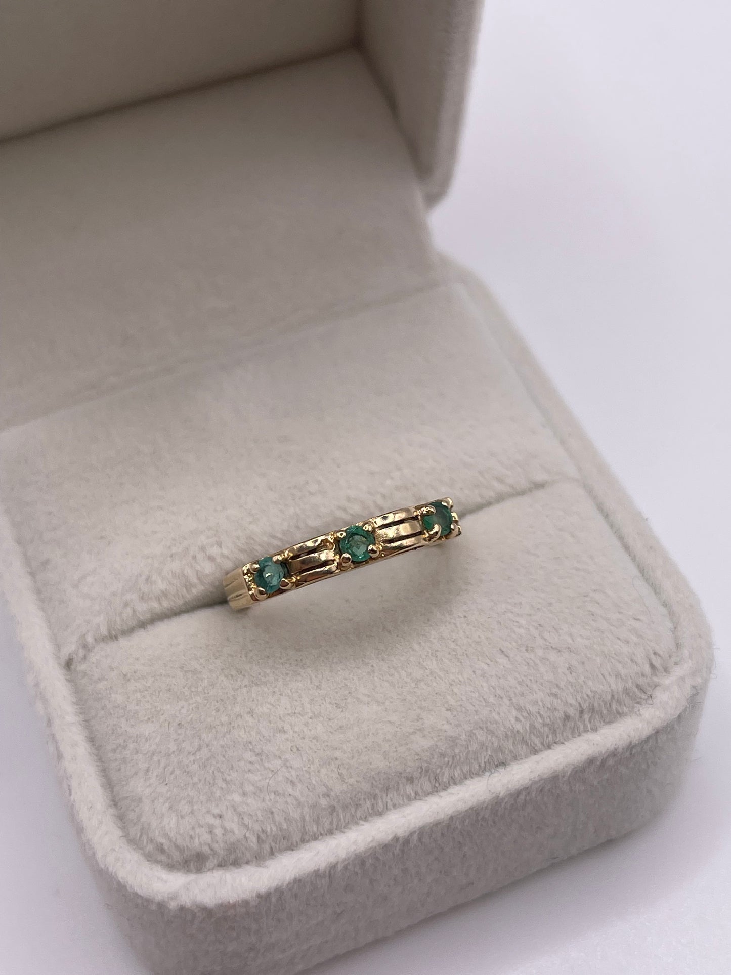 9ct gold emerald ring