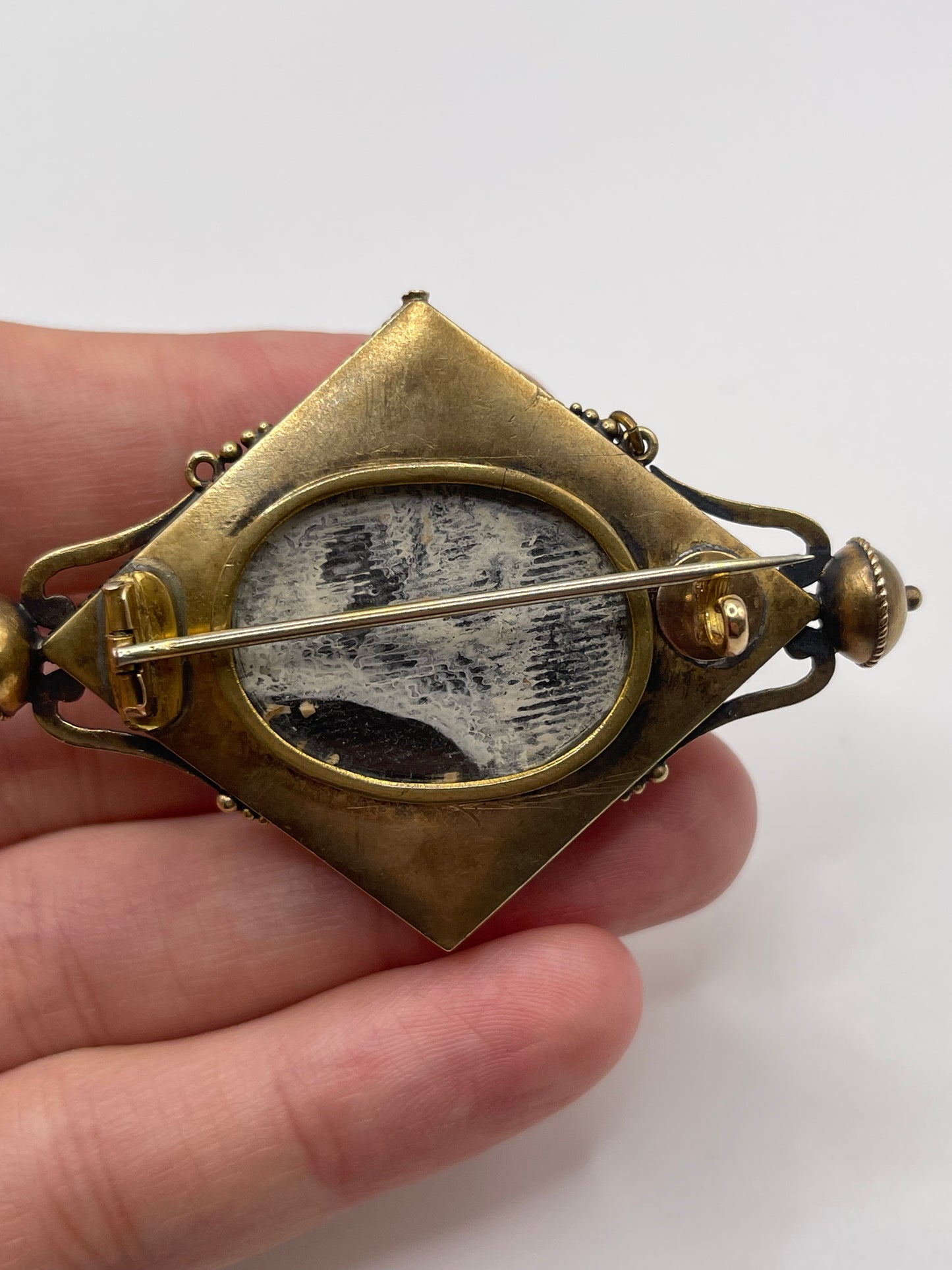 Antique 15ct gold enamel and diamond brooch