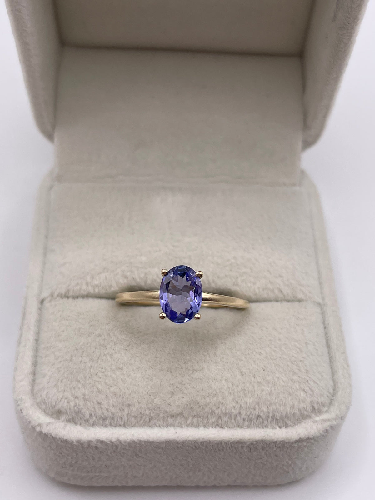 9ct gold tanzanite ring